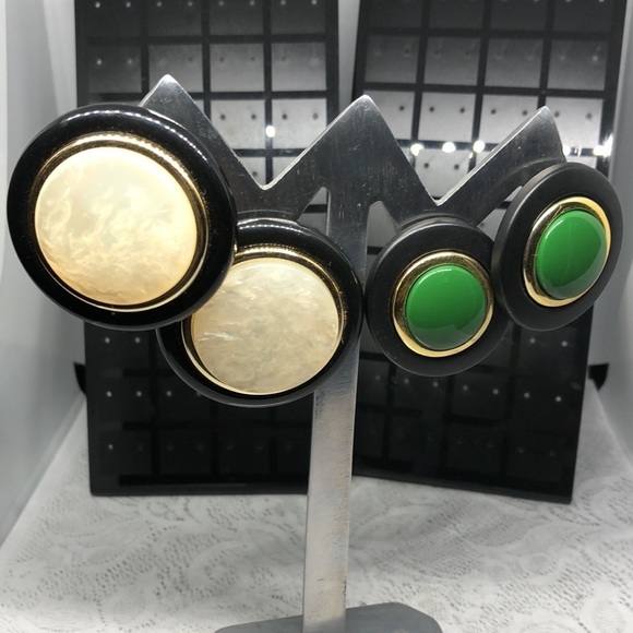 Bundle lot 2 vintage 80's 90's round button shape statement look earrings. - Picture 5 of 7